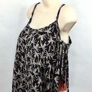 Mossimo Supply Co. Tops - Fashion Palm Tree Pineapple Womens Top Size M Mossimo Supply Co. Tops - Fashion Palm Tree Pineapple Womens Top Size M